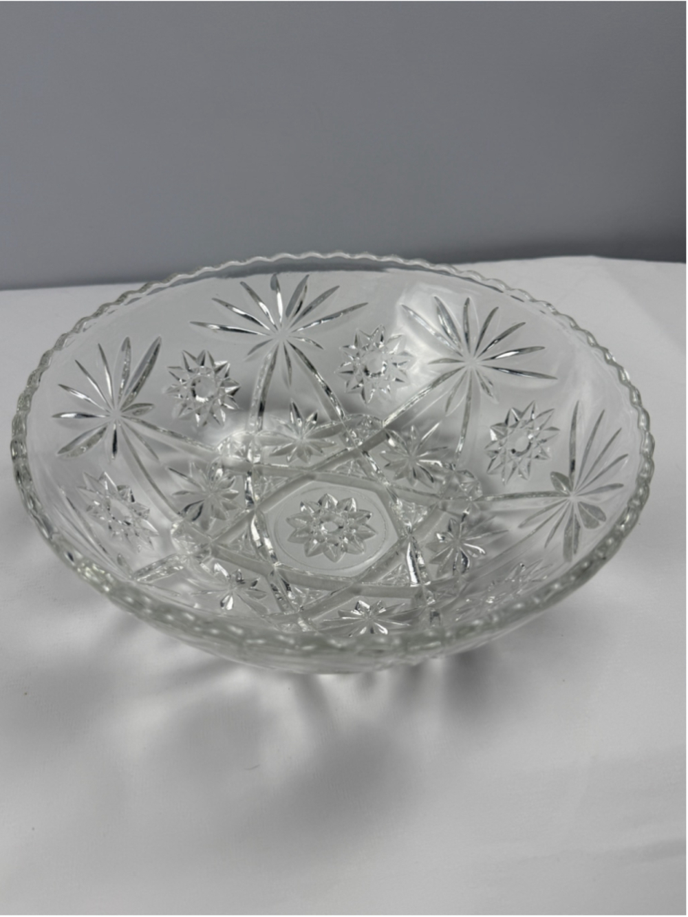 Vintage Anchor Hocking clear cut glass serving bowl Early American Presscut